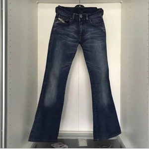 Diesel jeans lowrise - Supersnygga bootcut lowrise jeans från diesel i mycket bra skick. Köpta på Plick, men var tyvärr för små. (Bilder från förra ägaren)