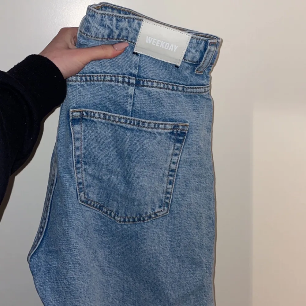 Knappt använda ace jeans från weekday i storlek 26/30. 170kr +frakt (ordinarie pris 500). Jeans & Byxor.
