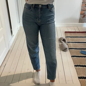 Jeans från Ginatricot  - Supersköna jeans från Ginatricot i storlek 32 ❤️