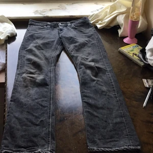 Fri stilar åkta Nudie - Midjämätta 78cm runt och innebens 82 cm