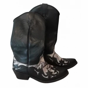 Cowboy boots - Mycket bra skick, endast använt tre gånger😊