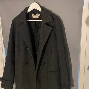 Topman rock - Knappt använd. Snöret runt midjan är borta. 