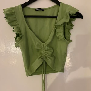 Grön top - Söt grön topp som inte kommer till användning, frakt ingår inte i priset💚💚💚💚💚