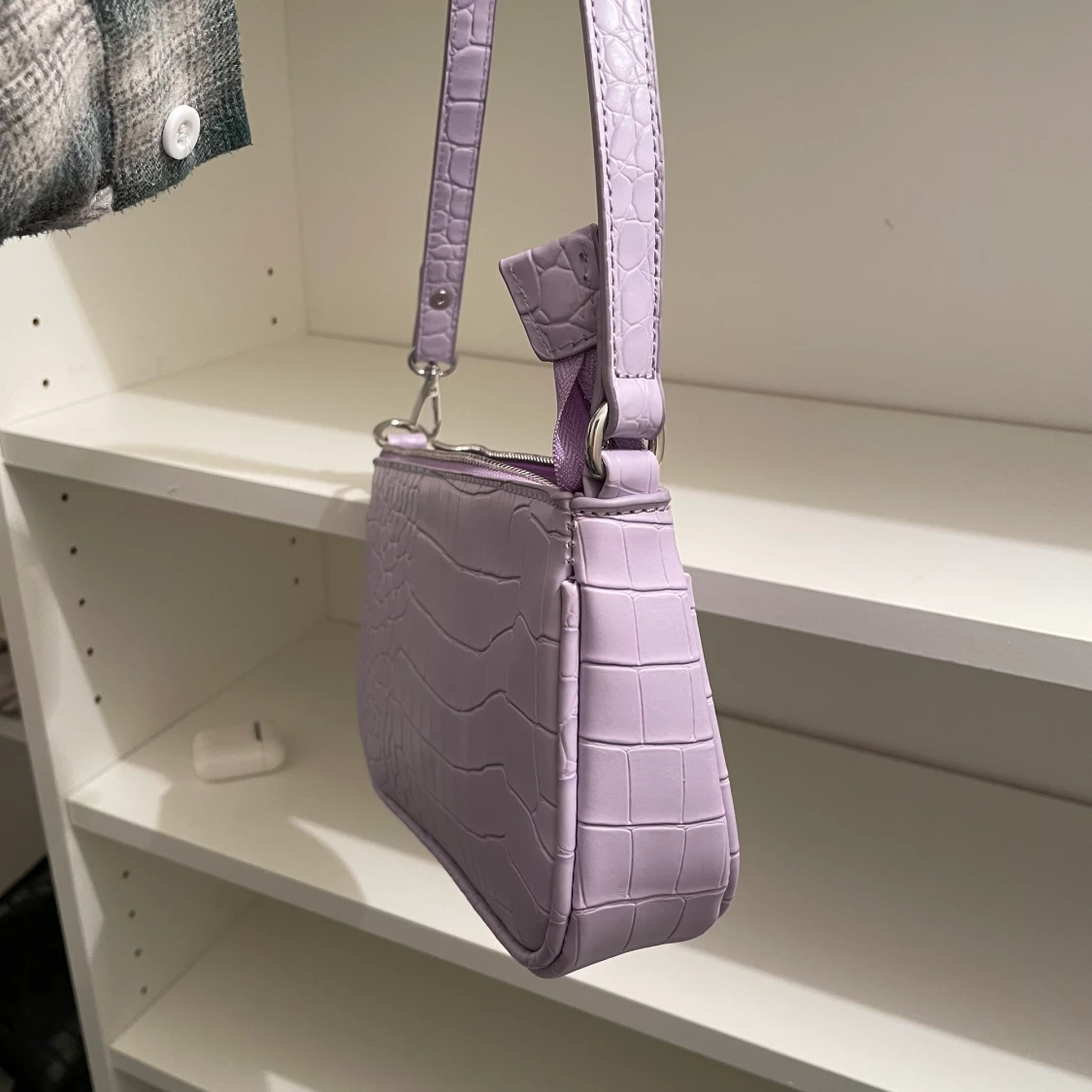 Lila axelväska från only - 90