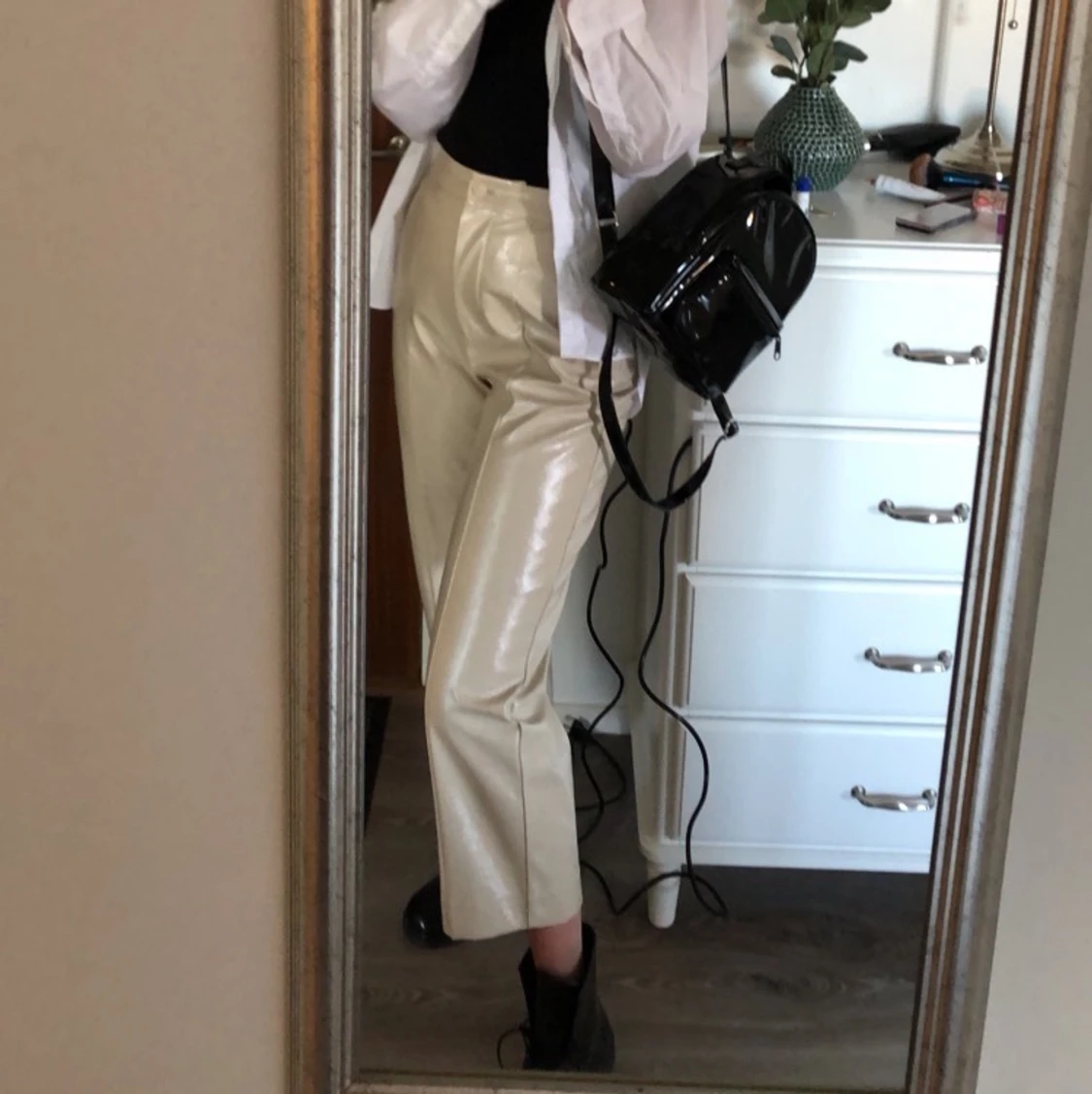 Beiga lackade byxor🤎 - 91