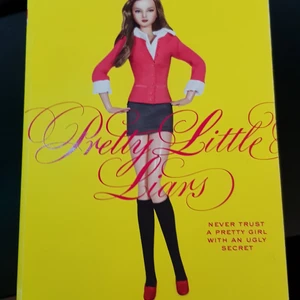 Pretty little liars - book one - Säljer boken då jag råkade få tag på två kopior av samma bok. Den är köpt begangnad men är i bra skick!
