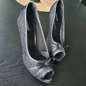 Klackskor - Nästan ny. Änvänd endast en gång.