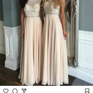 Festklänning - Använd endast en gång. Köpt för 2999 kr. 