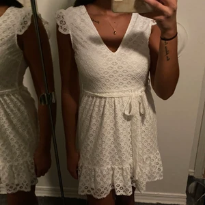 Sommarklänning  - Supersöt klänning, använd fåtal gången så den är i fint skick 💕