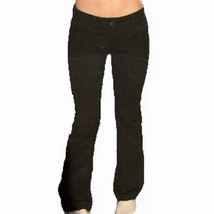 lågmidjade jeans - säljer mina lågmidjade jeans från J brand                   aldrig använda, endast prövade                                  kan mötas i stockholm                                                      budgivning avslutas på fredag💘💘💘💘💘