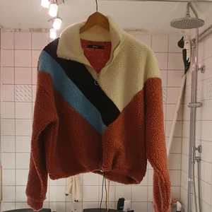 En söt Teddy jacka  - I mycket bra skick och passar xs_ m.användade cirka 2 gånger