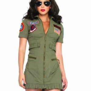 Stridspilot utklädnad - Super snygg stridspilot utklädnad, perfekt till Halloween. Står att det är en storlek M, men är snarare än XS-S. Möts upp i Göteborg eller så står köparen för frakt. Helt slutsåld!! ❤️