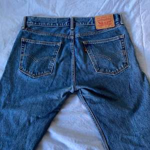 Thriftade Levis jeans W33 W36