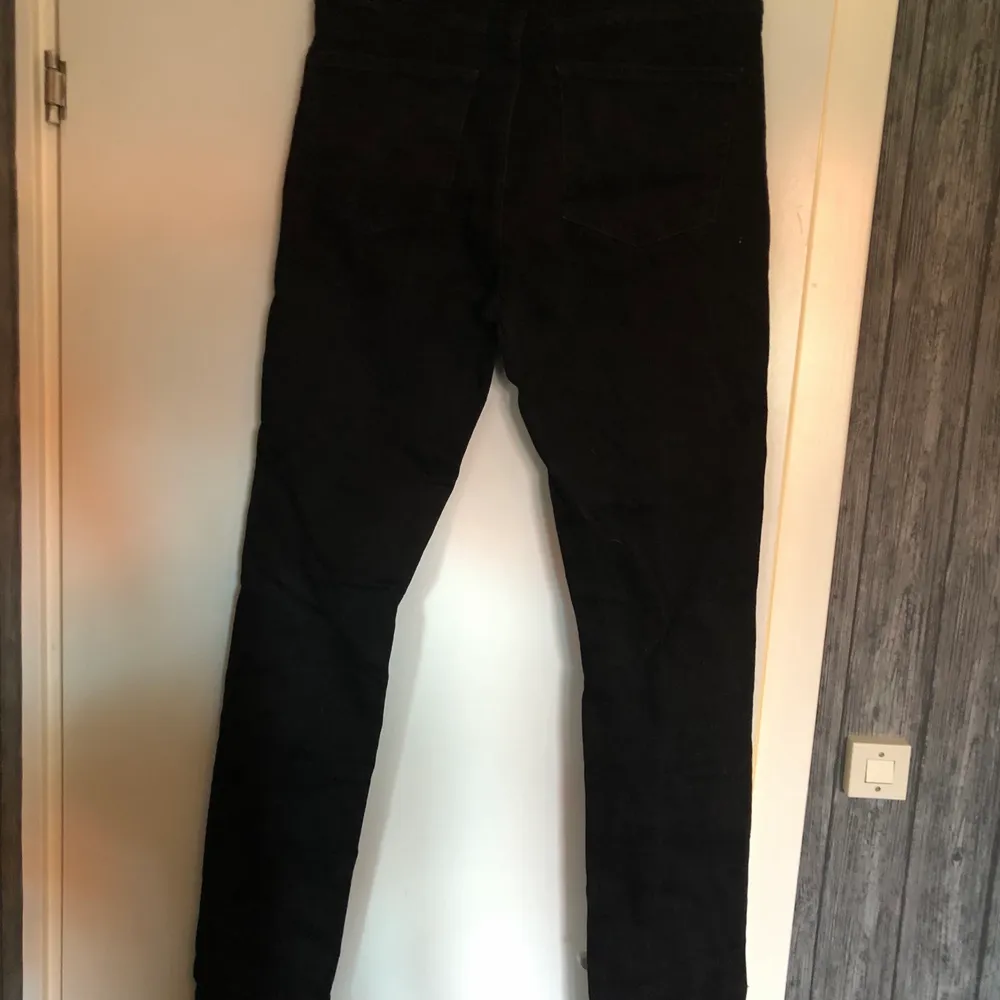 Storlek 34, använd fåtal gånger - ser ut som nya. . Jeans & Byxor.