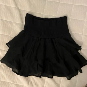 svart kjol - helt oanvänd kjol i storlek M 💕