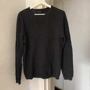 Zara - Tröja från Zara i mörkgrå färg