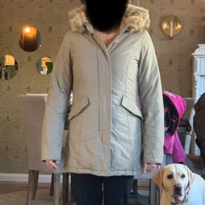 Woolrich jacka  - Fin vinter jacka beige och i bra skick 