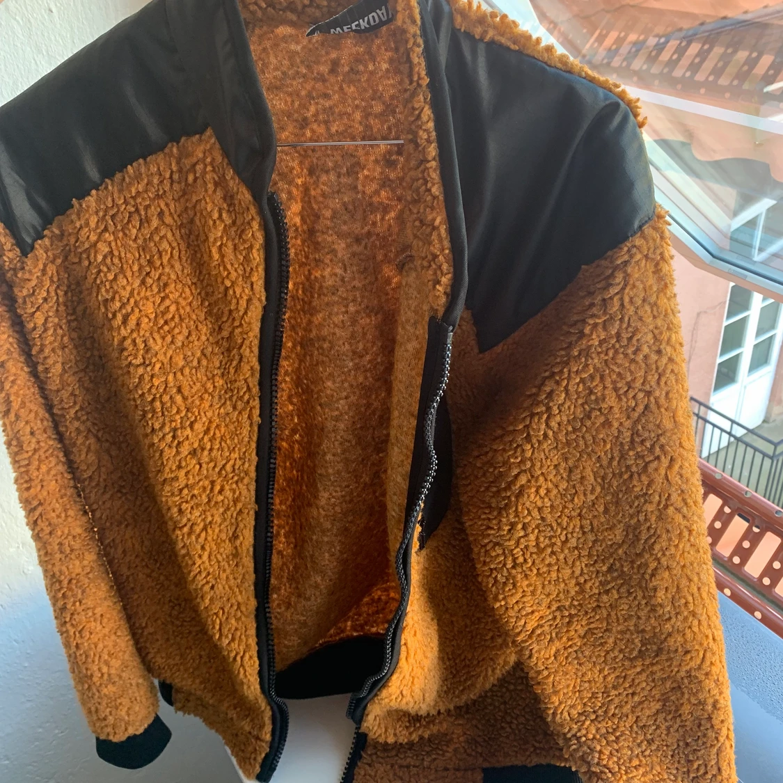 Weekday, storlek M - 90