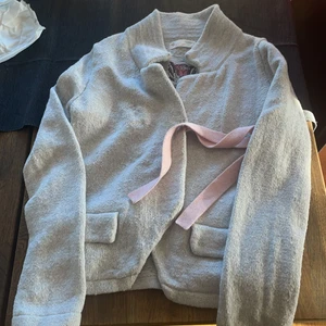 Odd Molly kofta storlek 0 - Grå odd Molly kofta i 100% bomull storlek 0 som motsvarar storlek XS original pris runt 1000kr