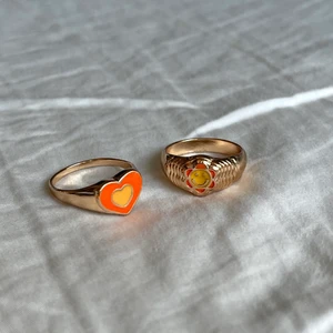 Ringar🐻🧚🏽☁️ - Säljer nu dessa fina ringar för 79kr/st. Vill man köpa båda blir det ett paketpris på 140kr☁️🐻 storlek onesize. Passar perfekt till outfits nu till hösten🧚🏽 jag bjuder på frakten!