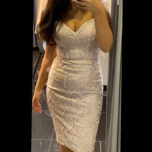 cocktailklänning 34/36 - Tight cocktailklänning, använd 1 gång, storlek 34/36. 