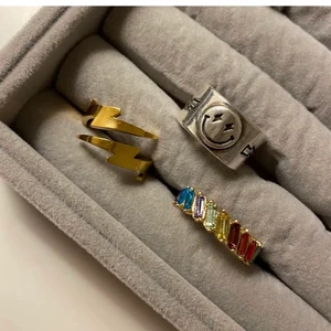 Ringar - Sista chansen att köpa dessa ascoola ringar, säljer de nu för endast 50kr styck!! (+frakt 12kr) först till kvarn så passa på innan de tar slut!!!💗💗💗 (de är i nyskick och rostfria)