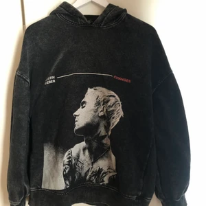 Justin Bieber hoodie  - Jättesnygg oversized hoodie i stentvättad färg. Aldrig använd🤍💫 Storlek XS men är oversized!!
