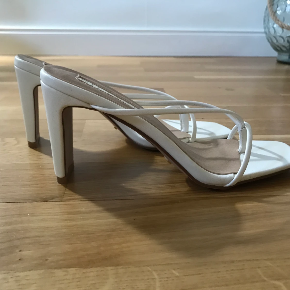 Vita klackskor  - 91