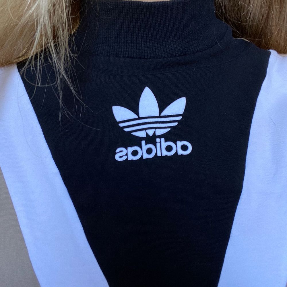 Unik tröja från adidas i nyskick. Passar även strl S. Pris går att diskutera! Exklusive frakt 💕 . T-shirts.