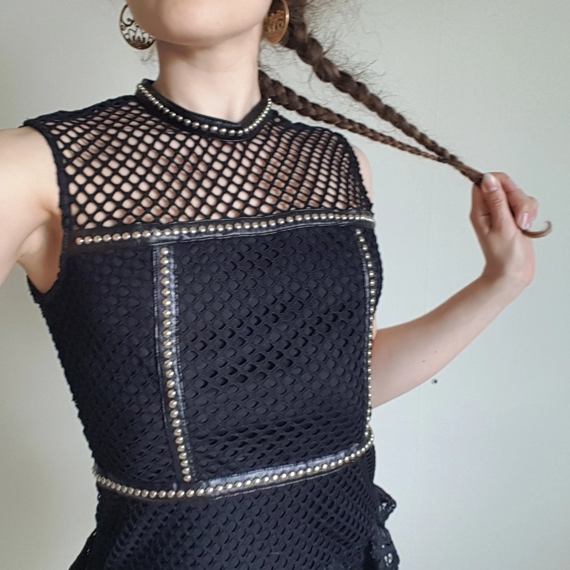 Svart nätklänning med nitar, stl S - 91