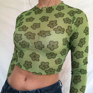 Topp - Pupulär topp som tyvärr ej kommer till använding. Nyskick, defektfri. Köpare står för frakt. Dm vid intresse och frågor