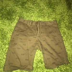 Hugo boss shorts - Hugo boss shorts, aldrig använda. För stora på mig