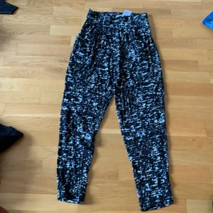 byxor - Dom är aldrig använda 