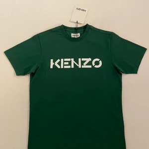Kenzo T-shirt - Kenzo biocolour logo t-shirt storlek S. Cond 10/10 helt ny. Nypris 1099:-