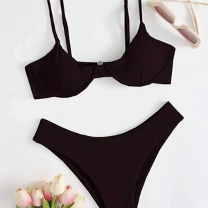 Bikini  - Helt oanvänd, bara överdel testad!  Storlek S på båda.  finns fler bilder🌼🌼