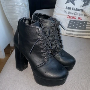 Klackar - Svarta klackskor