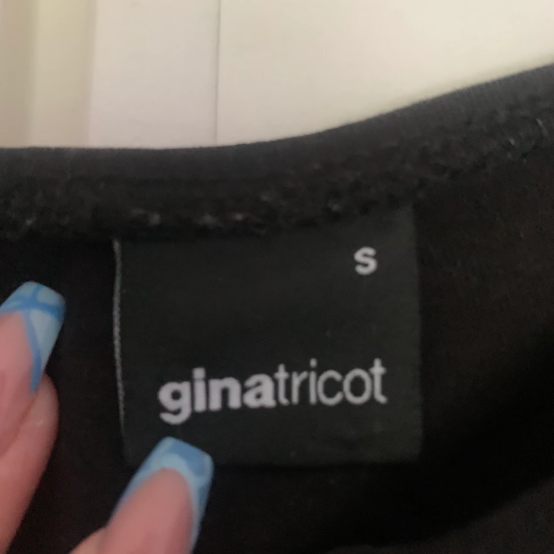 Svart linne från Gina Tricot! - 90