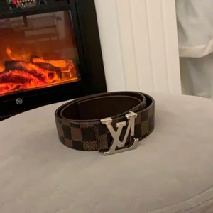Louis Vuitton bälte (Lv) - Bra skick, nästan aldrig använd. 