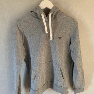 Grå gant hoodie storlek S - Skön hoodie i fint skick.
