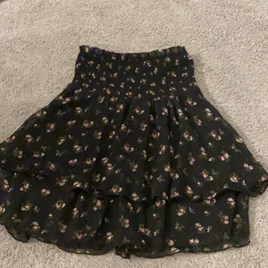 Kjol!!  - Super fin kjol från BikBok, kommer inte till använding längre. Frakt på 66kr tillkommer (spårbar)