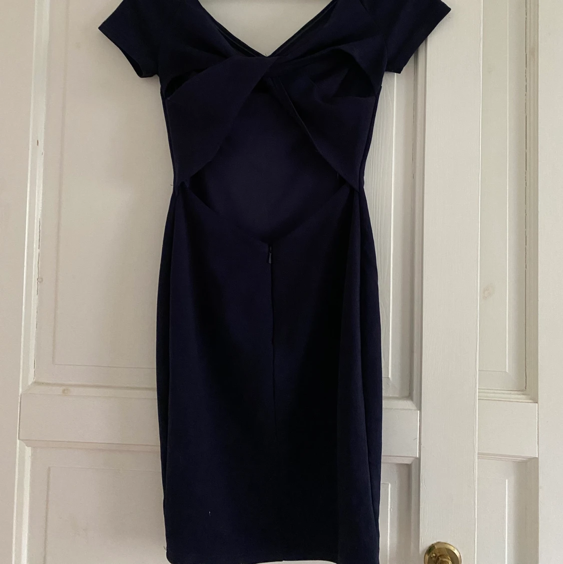 Klänning med öppen rygg - 90