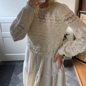 Stickat tröja - Supersöt fsrickad tröja från zara! Storleken är small och passar xs-m❤️❤️