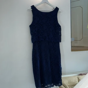 Klänning - Nyskick klänning med en fin form 