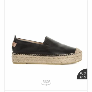 Espadrillos helt nya svarta - Helt nya skor ifrån skorett, säljer pga fel storlek enbart testade ❤️ i storlek 37 skulle säga att dom sitter som 38. Nypris 999kr