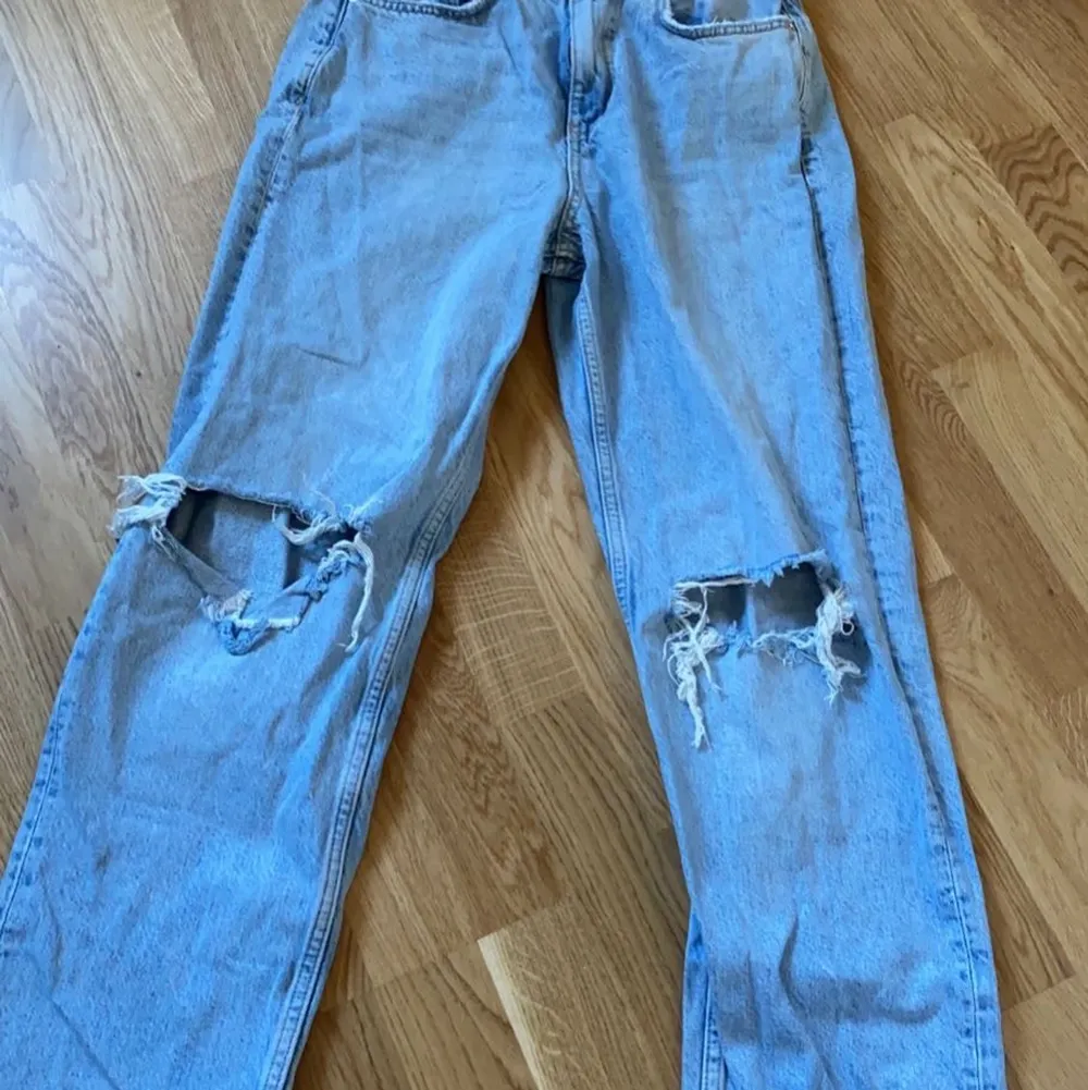 Älskar dessa jeans! Men dem är försmå... använt nån gång. Jeans & Byxor.