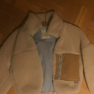 Teddy jacka - Teddy jacka från Pull&Bear i storlek M, fint skick!