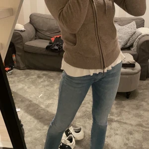 Replay jeans - Säljer dessa jeans eftersom jg har dubblett. Köptes för ca 1100. Kontakta vid frågor eller för fler bilder!