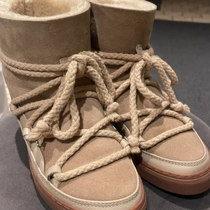 Inuikii skor  - LÄGGER UT IGEN PGA OSERIÖS KÖPARE!! Dom är endast använda 1-3 gånger, alltså nyskick. Säljer dom för 1900(nypris 2599) har kvar lådan 