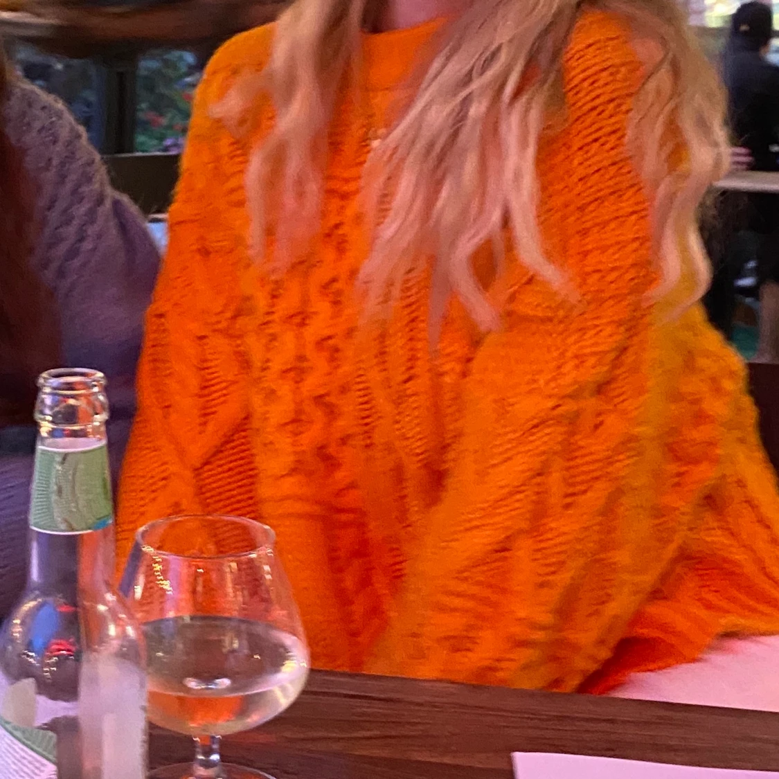 Orange stickad tröja  - 91