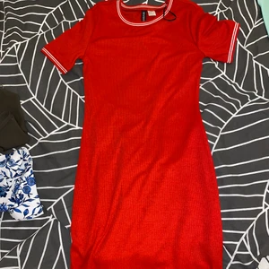 h&m klänning - klänning från hm aldrig använd